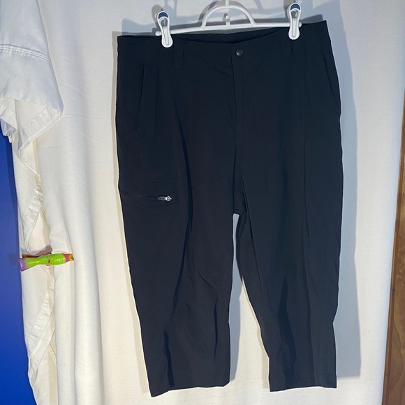 L.L. Bean Pants - L.L. Bean Women's Hiking Capri Pants, Black, Size Medium